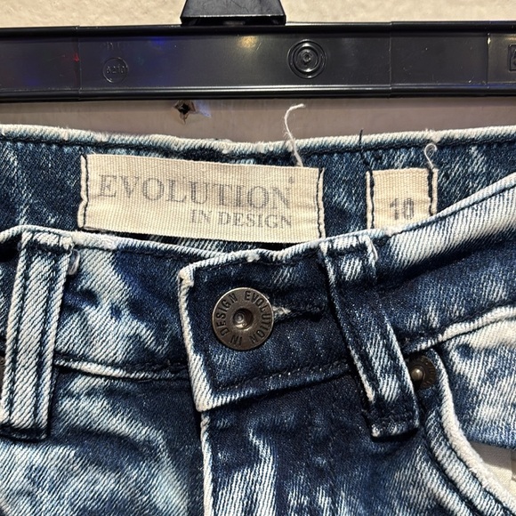 Evolution in Design Distressed Blue Jeans - Picture 2 of 7
